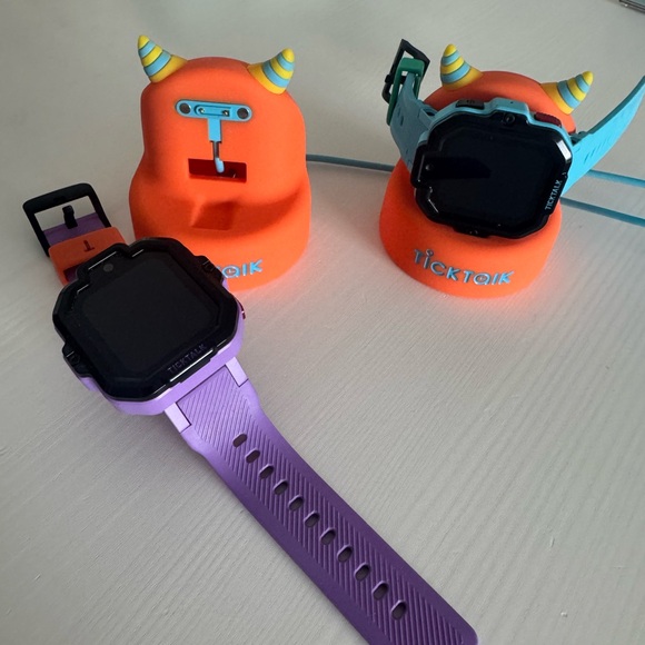 2 Kids Tick Talk 5 Smartwatches - GPS, call, text, video call - Picture 1 of 3